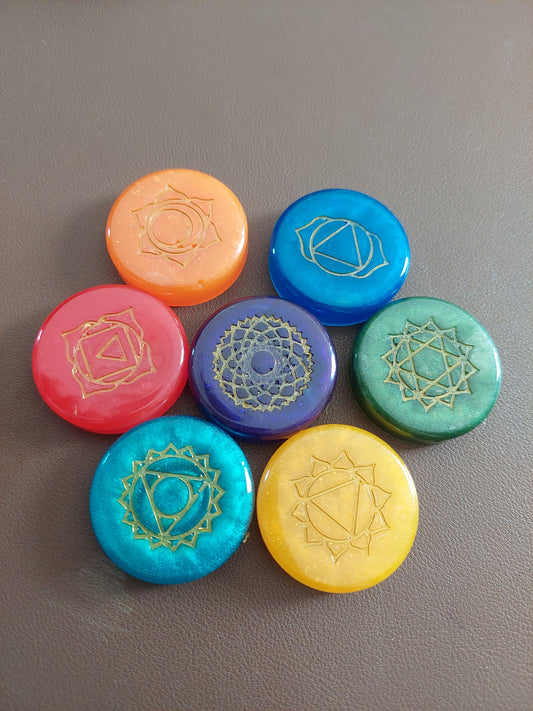 Chakras plats dorés